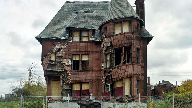 an abandoned home in detroit