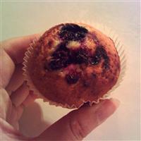 coconut and berry cupcakes